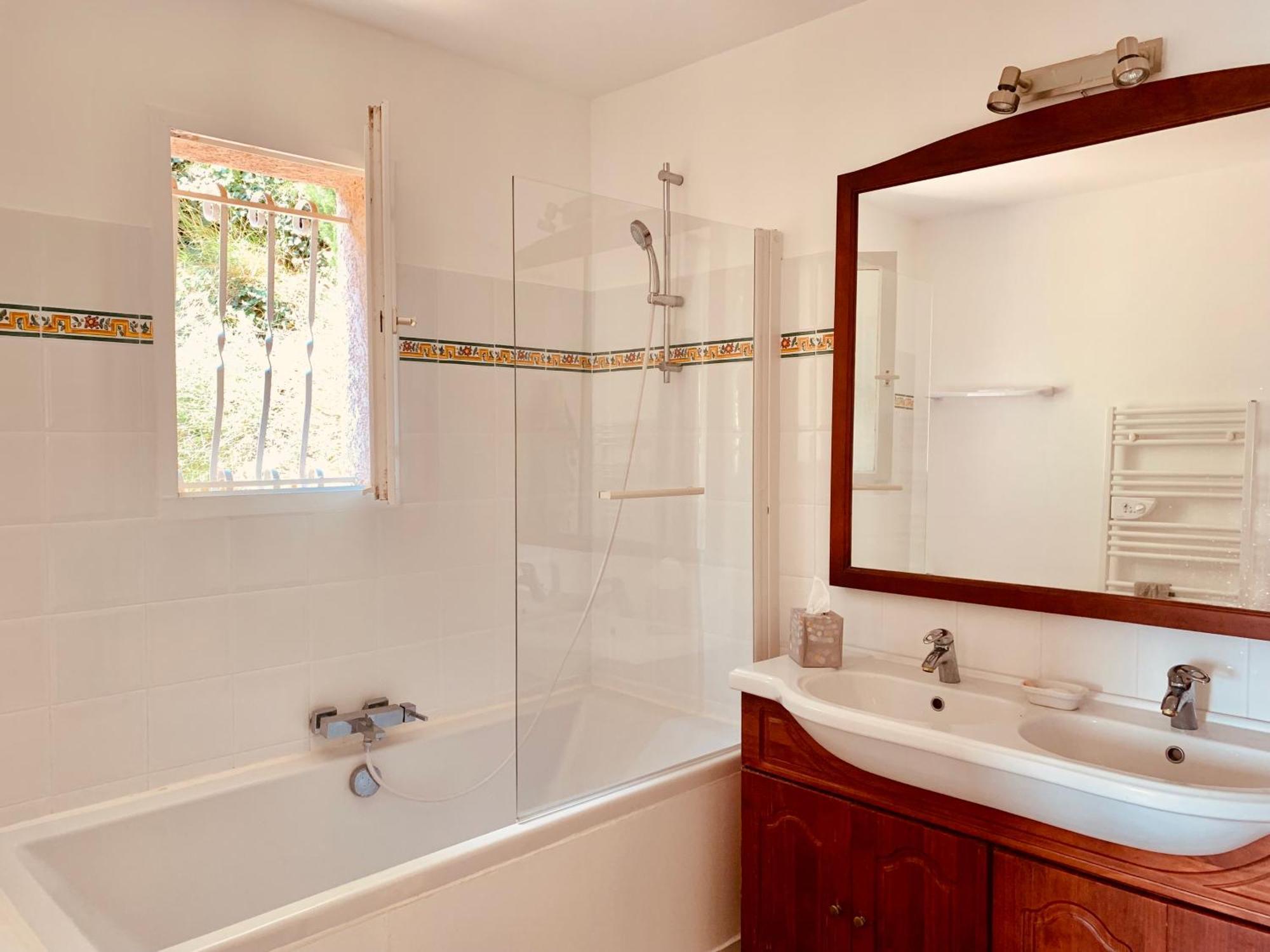 Provencal With Stunning View & Summer Pool Villa